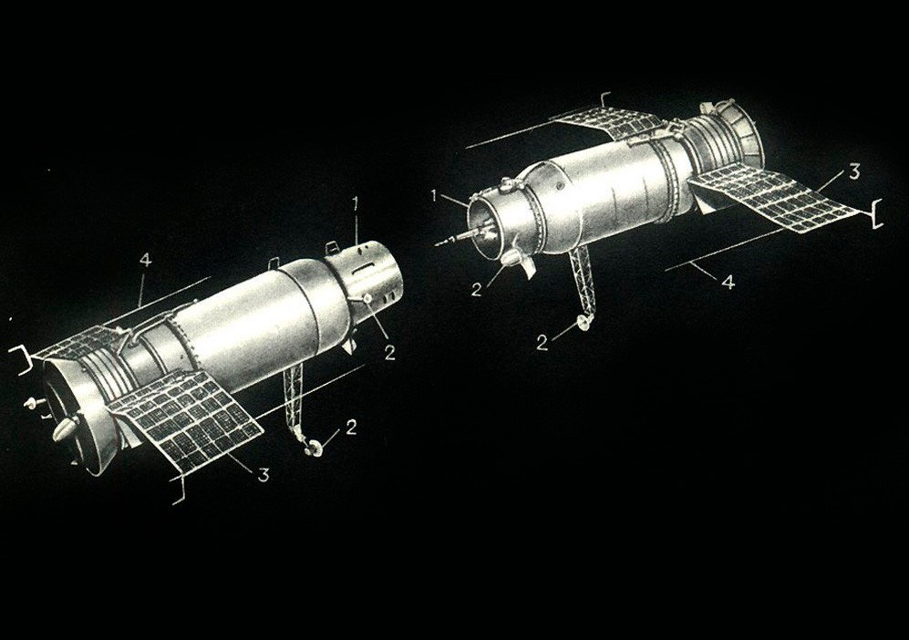 Два искусственных спутника. Автоматическая стыковка спутников «космос-186» и «космос-188».. Стыковка космос 186 и космос 188. Первая автоматическая стыковка двух космических аппаратов. Стыковка аппаратов космос-186 и космос-188.