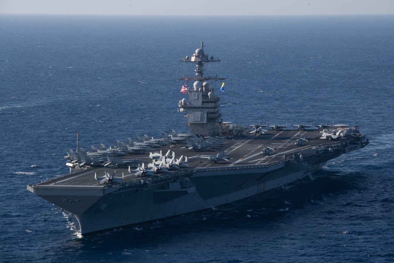 Хуситы нанесли ракетные удары по американскому авианосцу. USS Gerald r. Ford. Авианосная группа США. Авианосец США. Израильский авианосец.
