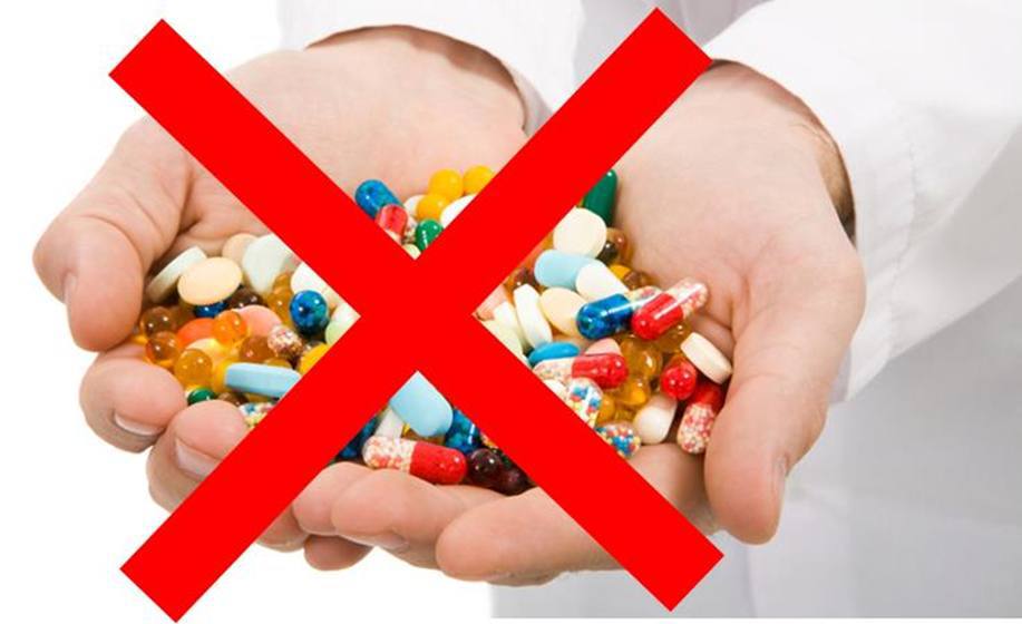 Таблетки принимать вреда. Против антибиотиков. Запрет на самолечение. Запрещенные лекарства.