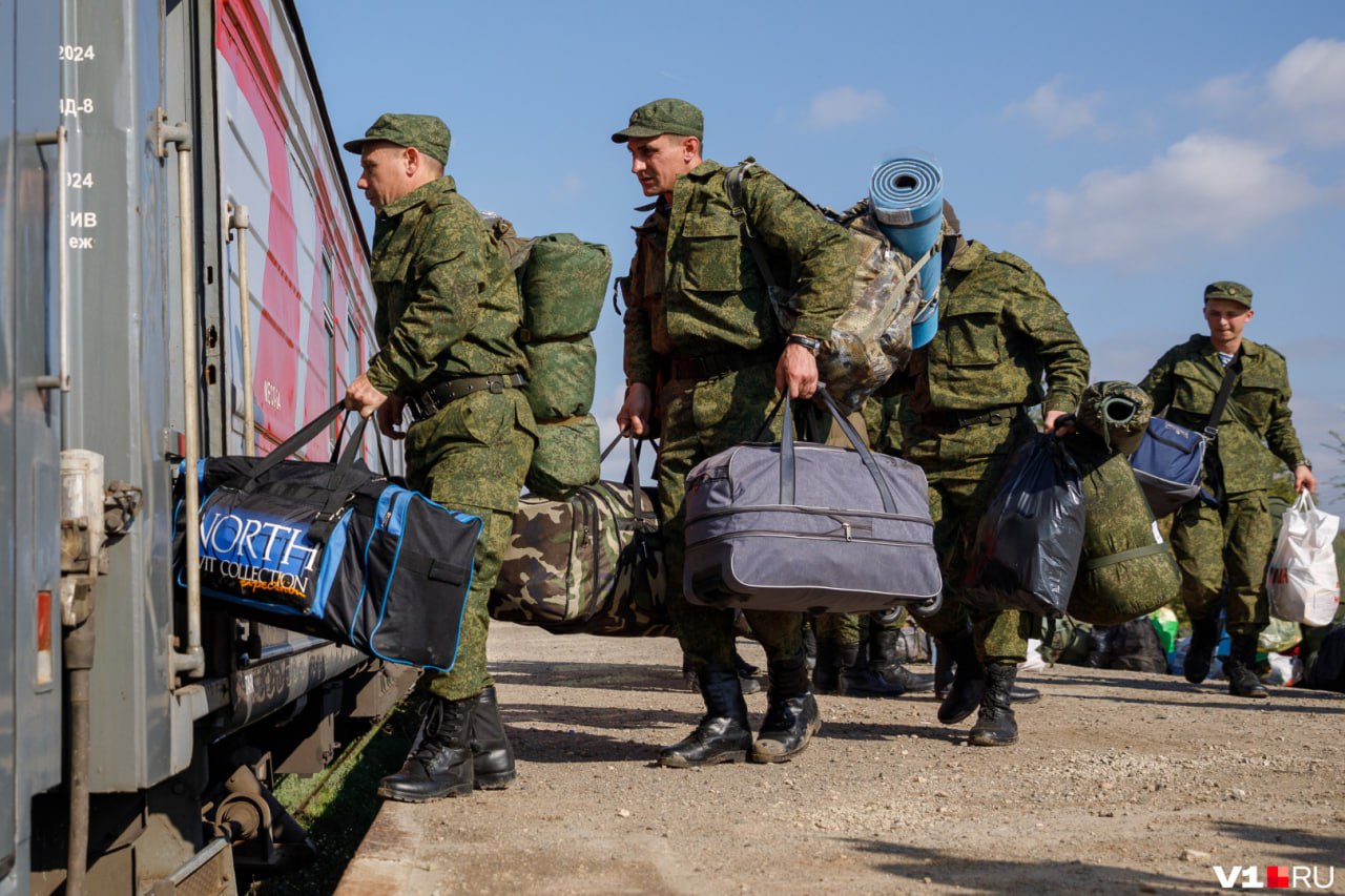 Русские условии. Военное обмундирование. Русские военные. Военные сборы.