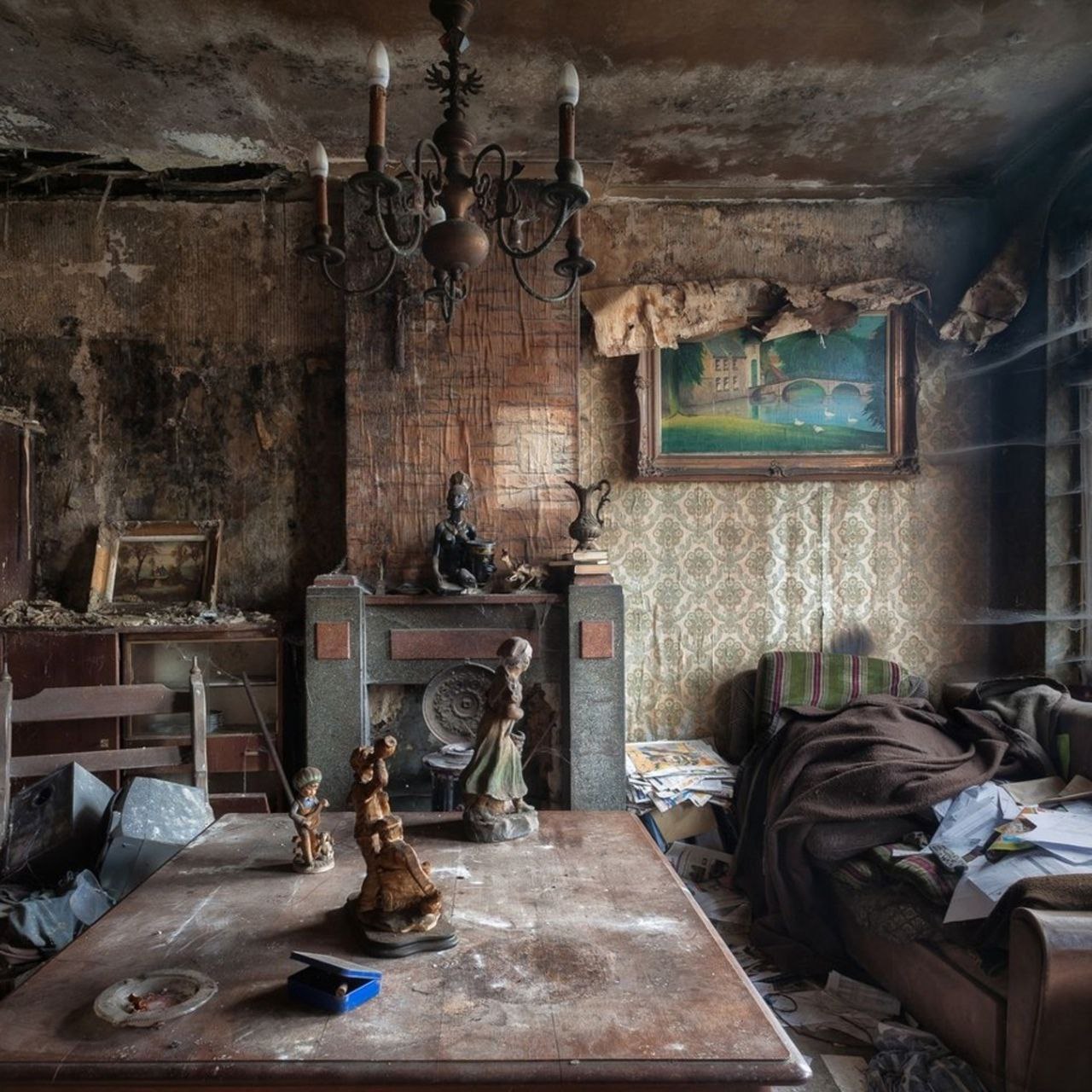 Old bedroom. Заброшенная комната. Заброшенный дом внутри. Старинная комната. Старая заброшенная комната.