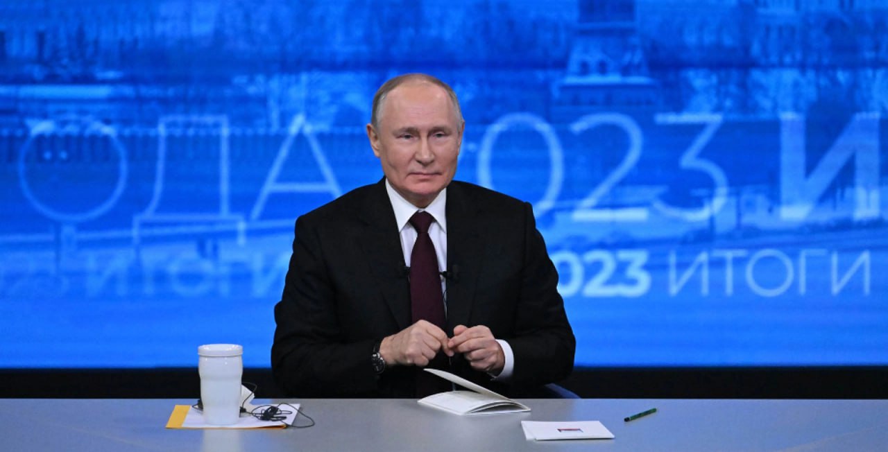 ​​Суверенитет и вера в российский народ  Прямая линия президента России Владимира Путина с гражданами и его пресс-конференция с представителями СМИ прошли в совмещённом формате в Москве, в Гостином дв