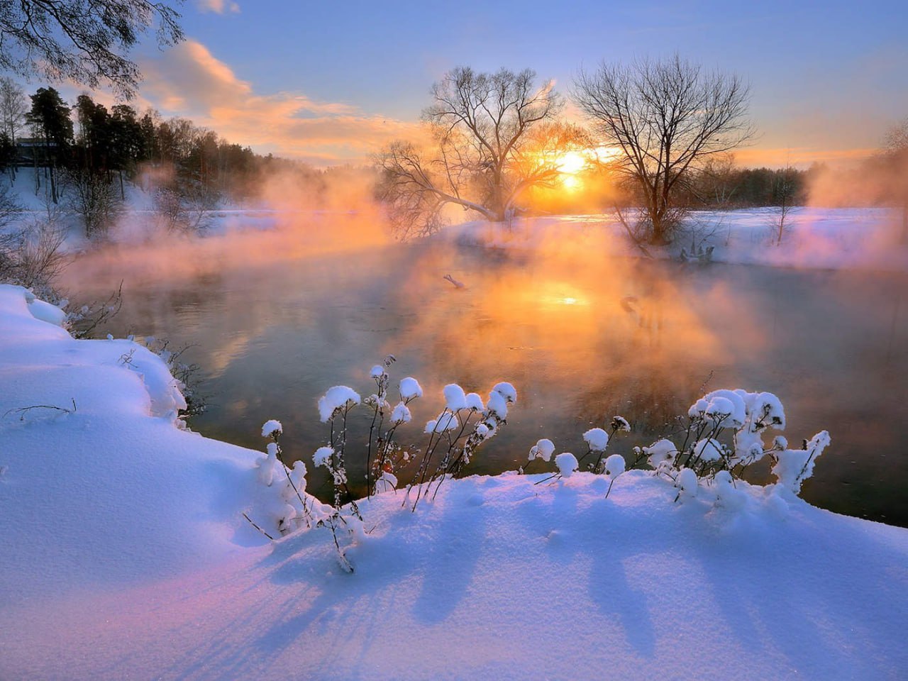 Тепло снежок. Зимний рассвет. Зимнее утро. Рассвет зимой. Утро зима.