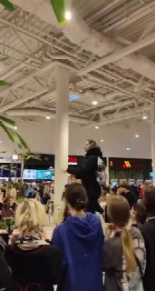 Цыганки на трассе. Охранник в тц пырнул в живот посетителя. Зачем цыганам дети видео. Мужик ударил цыганку на фудкорте. Мужик ударил цыганку на фудкорте.